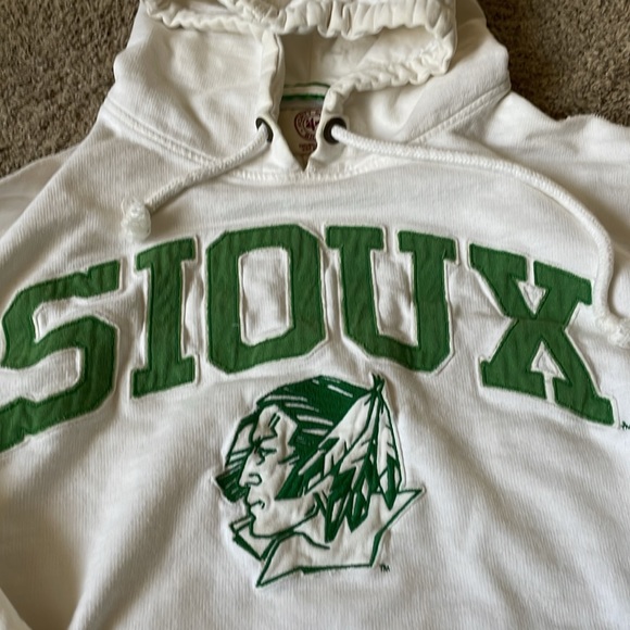 White Distressed Unisex Sioux Sweatshirt - X-Large - Picture 2 of 2